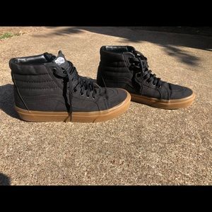 Men’s Black Vans Sk8-Hi w/ gum soles size 9.5